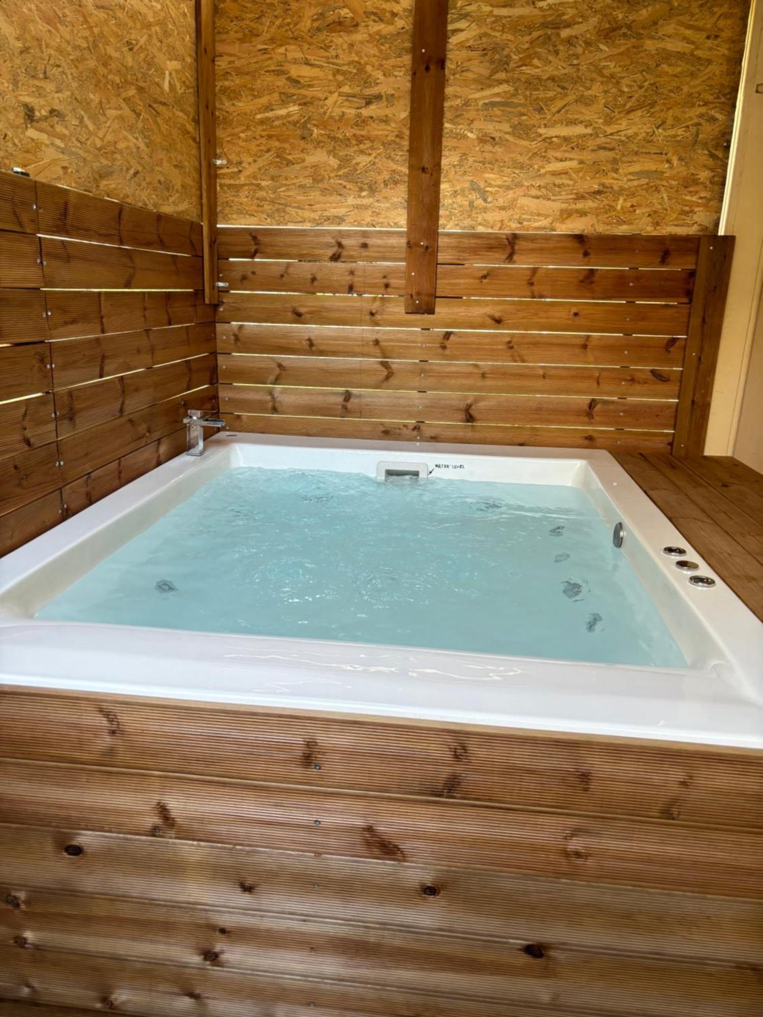 Jacuzzi Studio Close To Athens Airport!! Pallini  Exterior photo